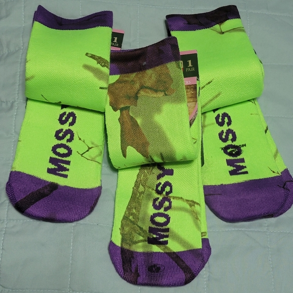 3 pair Mossy Oak bright camo ladies arch support socks  NEW - Picture 5 of 5